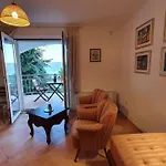 Sea Side 4* Apartman *