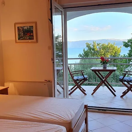 Apartment Sea Side 4*