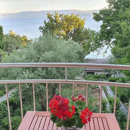 Apartment Sea Side 4*